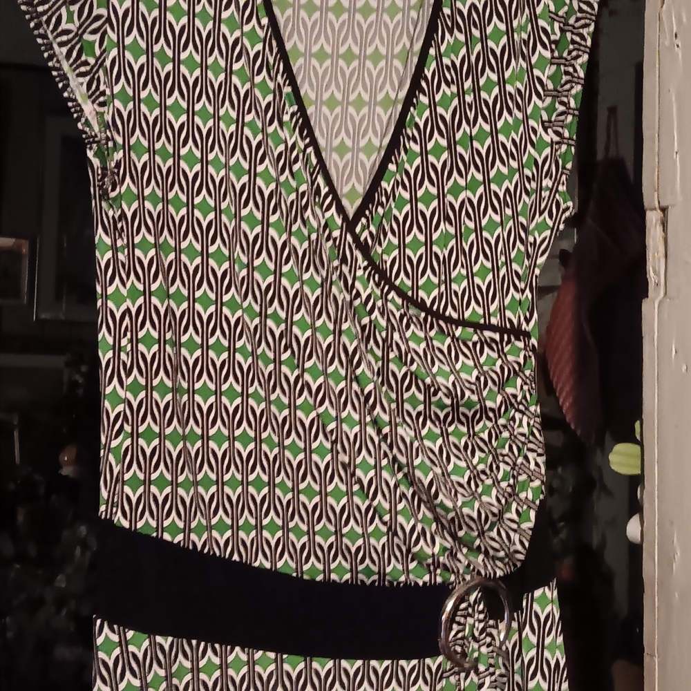 GIDANI MISSES PULL OVER TOP. SIZE LARGE. MADE IN THE USA.
